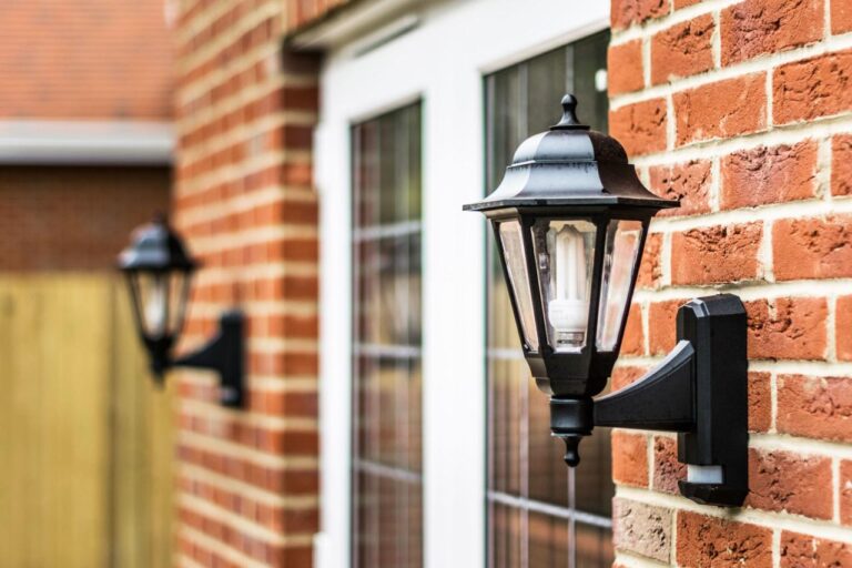 How to choose the right outdoor lighting fixtures for curb appeal